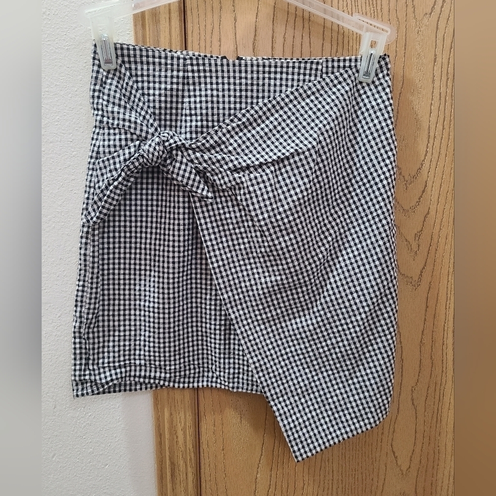 Soprano Black And White Gingham Checkered Plaid Seersucker Knot Wrap Skirt